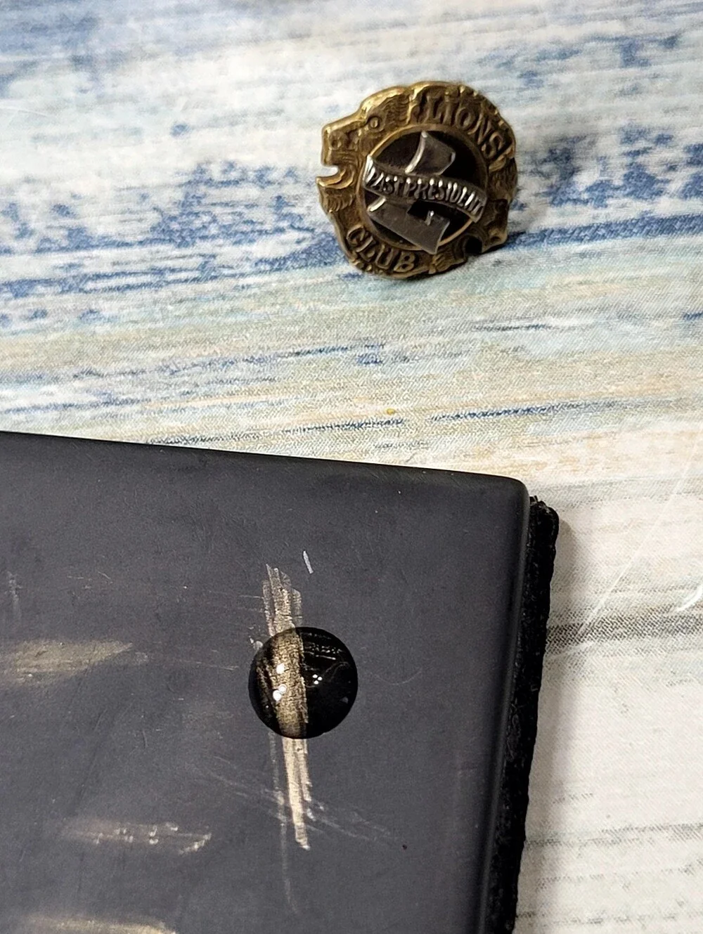 10k Lions Club Past President Pin - Gold Tone